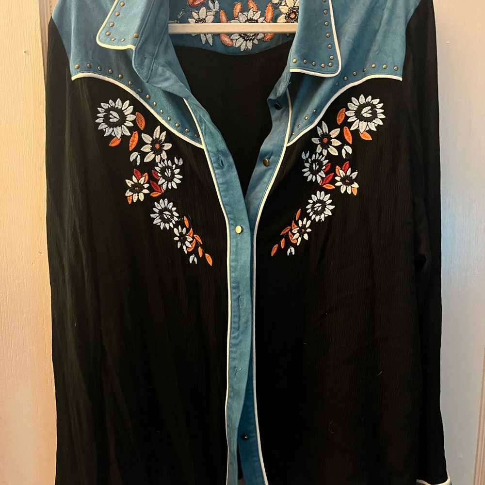 Embroidered Western Shirt with Floral Design